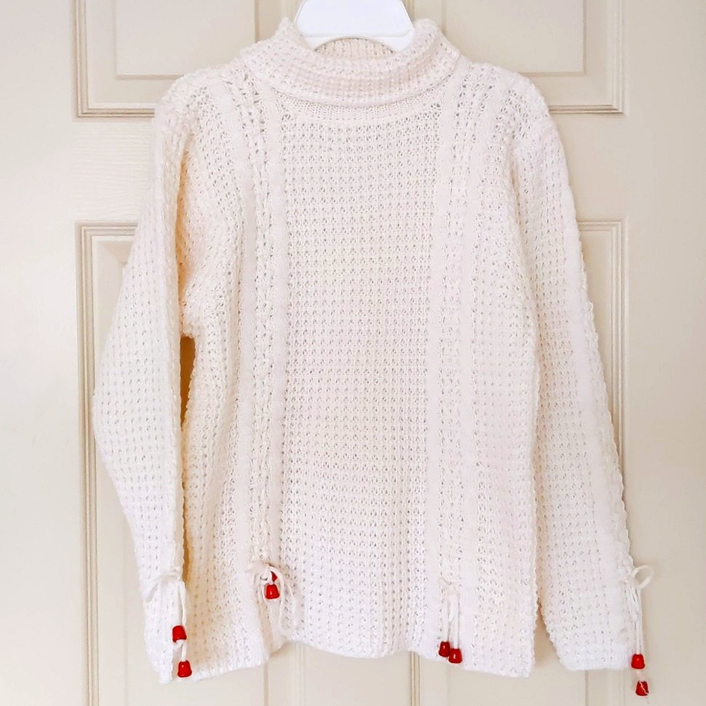 NWOT Woman's Crochet sweater with design.